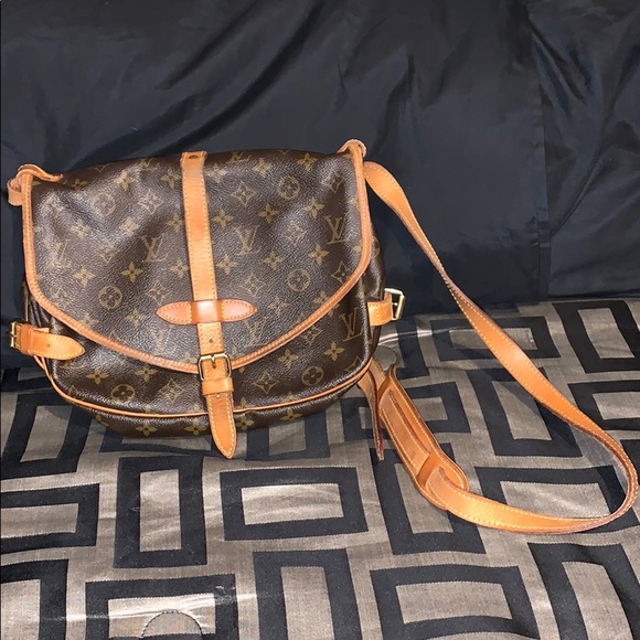 Louis Vuitton Handbags - Louie Vuitton Crossbody Bag
